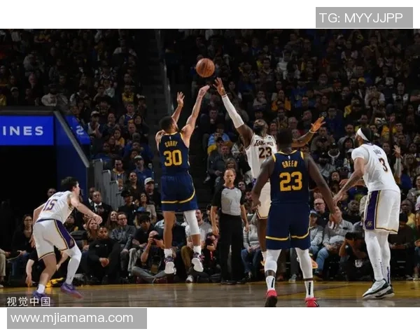 勇士队与小熊的激烈对决NBA赛场上的精彩瞬间与战术分析 勇士队与小熊的激烈对决NBA赛场上的精彩瞬间与战术分析